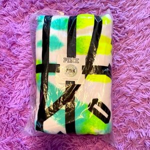 Victoria Secret Pink circle towel💚💙